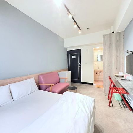 Fengjia Gift Box Homestay Taichung Bagian luar foto