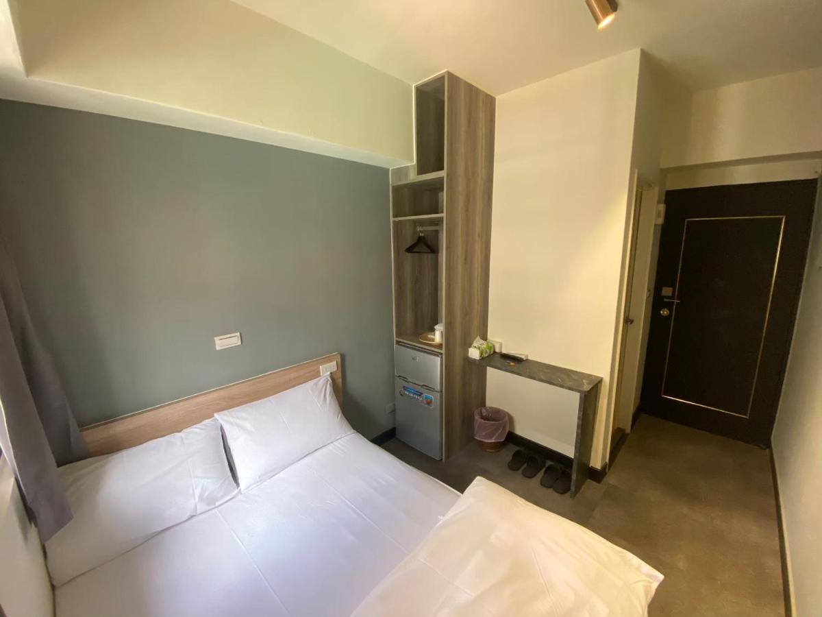 Fengjia Gift Box Homestay Taichung Bagian luar foto