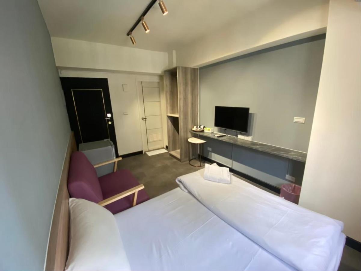 Fengjia Gift Box Homestay Taichung Bagian luar foto