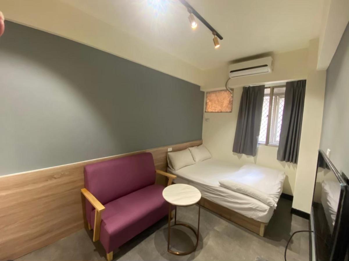 Fengjia Gift Box Homestay Taichung Bagian luar foto