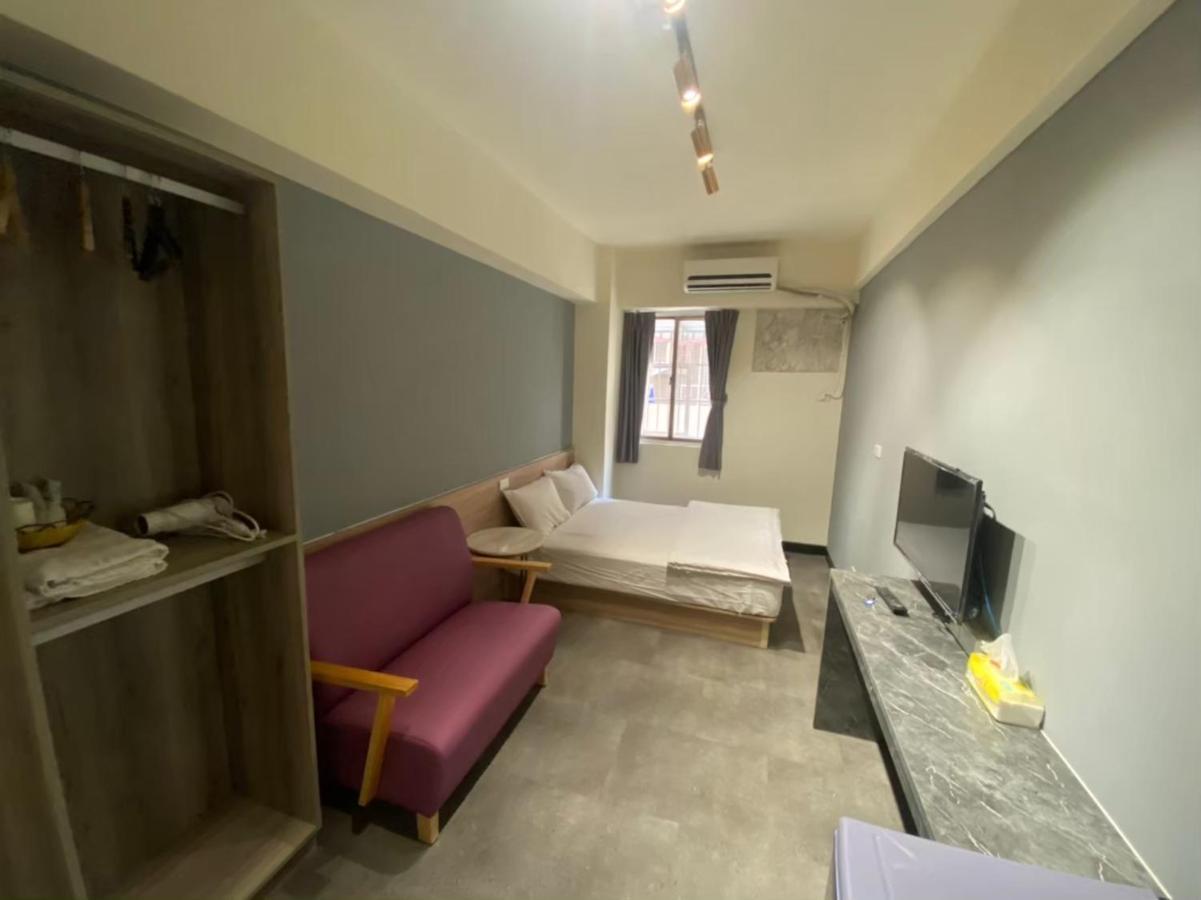 Fengjia Gift Box Homestay Taichung Bagian luar foto
