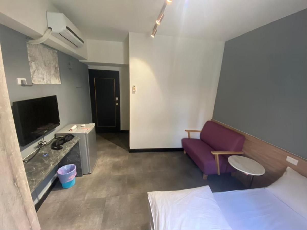 Fengjia Gift Box Homestay Taichung Bagian luar foto