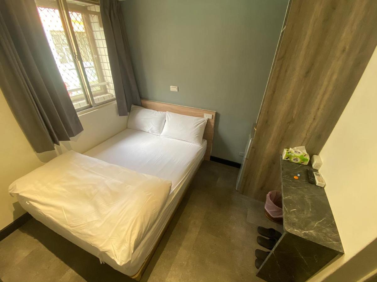 Fengjia Gift Box Homestay Taichung Bagian luar foto