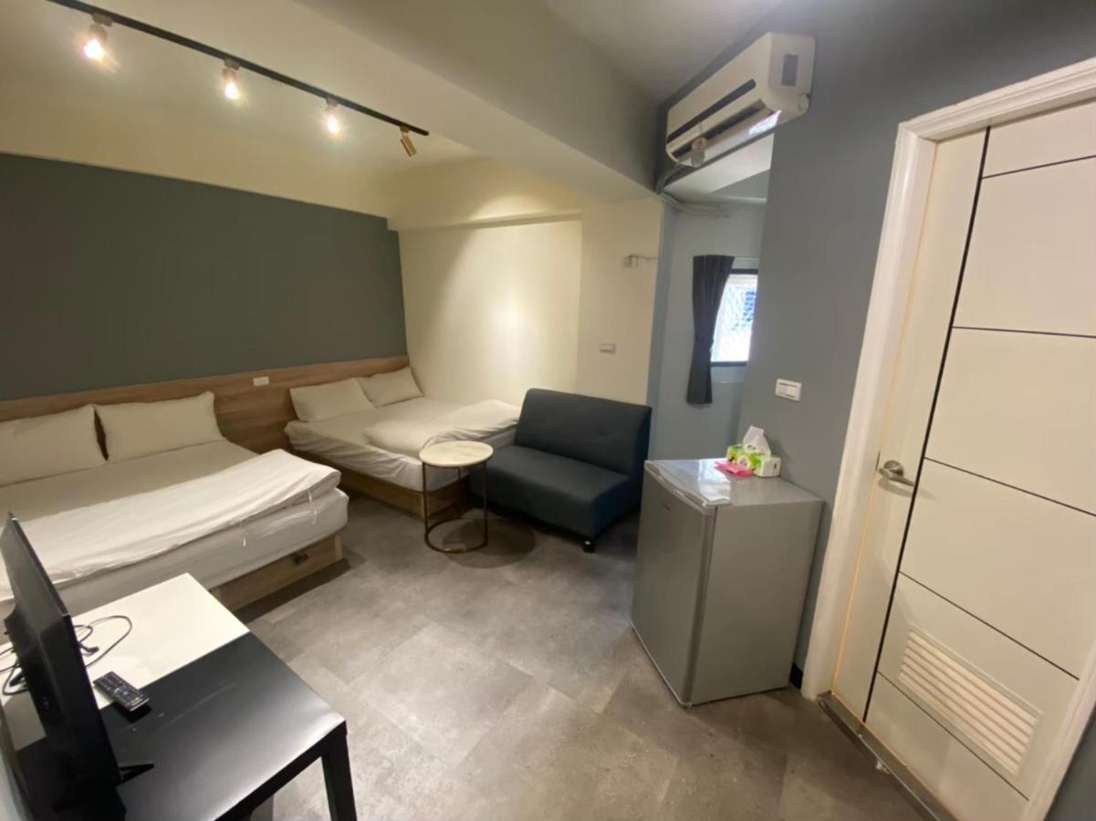 Fengjia Gift Box Homestay Taichung Bagian luar foto