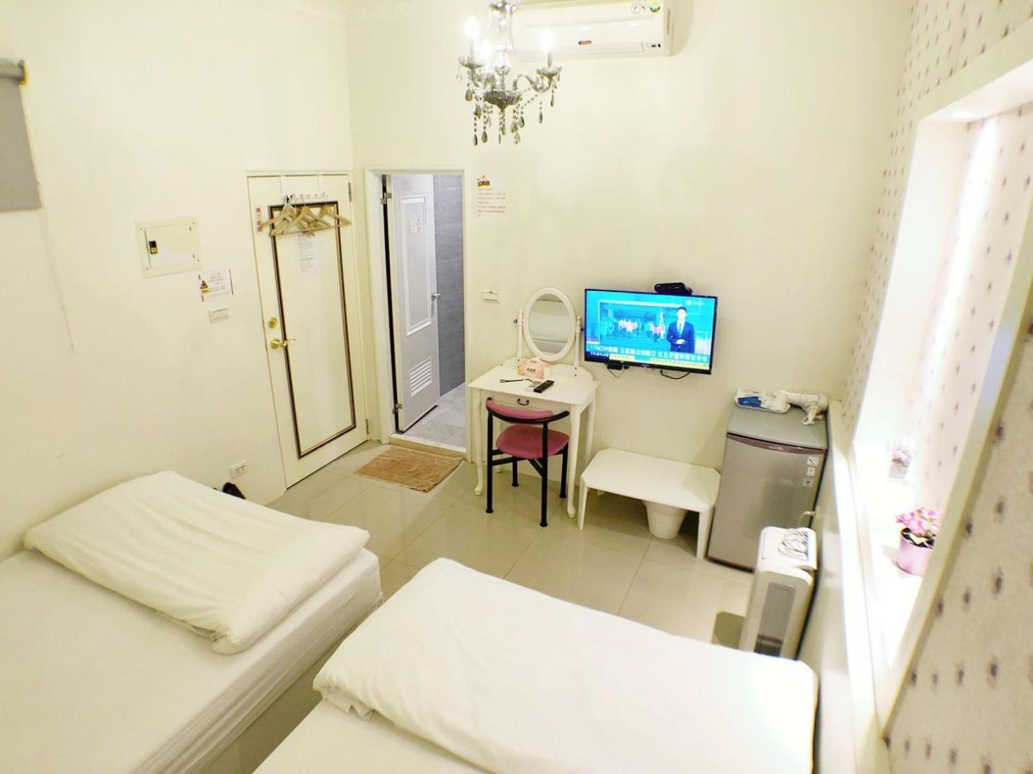 Fengjia Gift Box Homestay Taichung Bagian luar foto