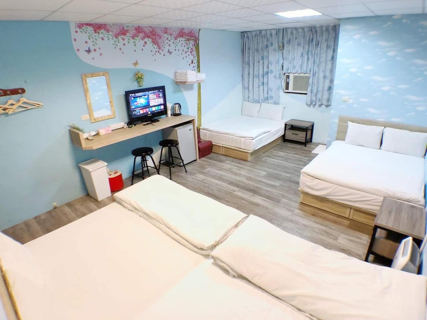 Fengjia Gift Box Homestay Taichung Bagian luar foto