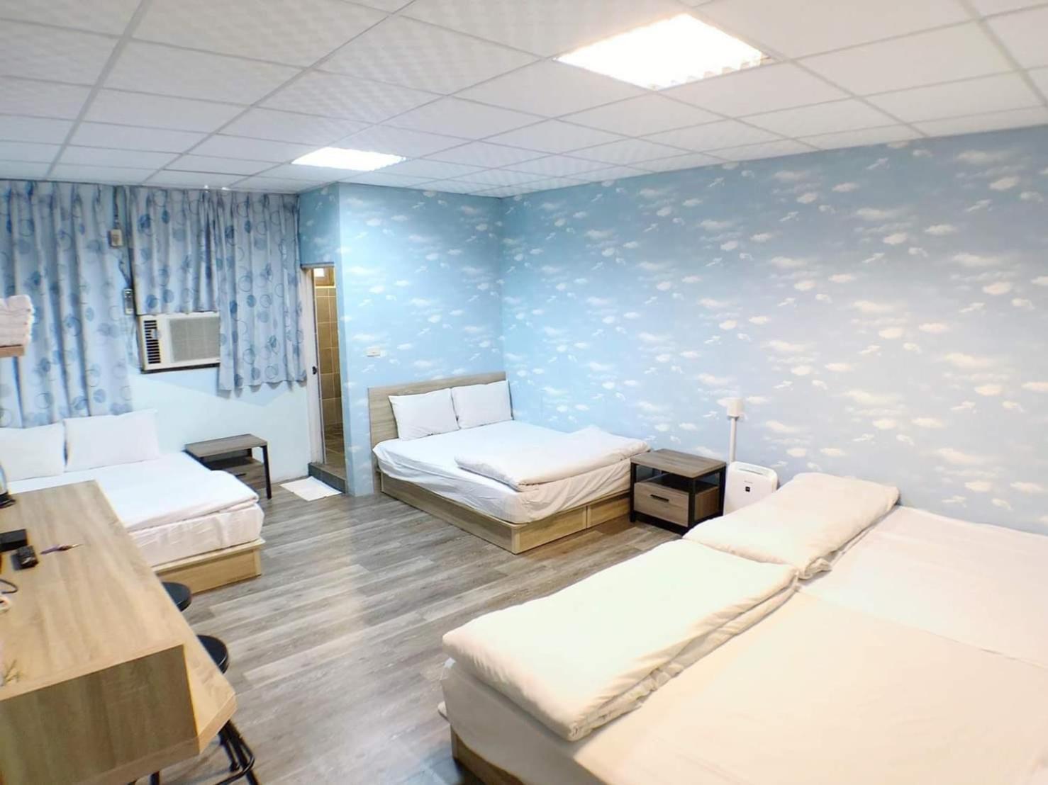 Fengjia Gift Box Homestay Taichung Bagian luar foto