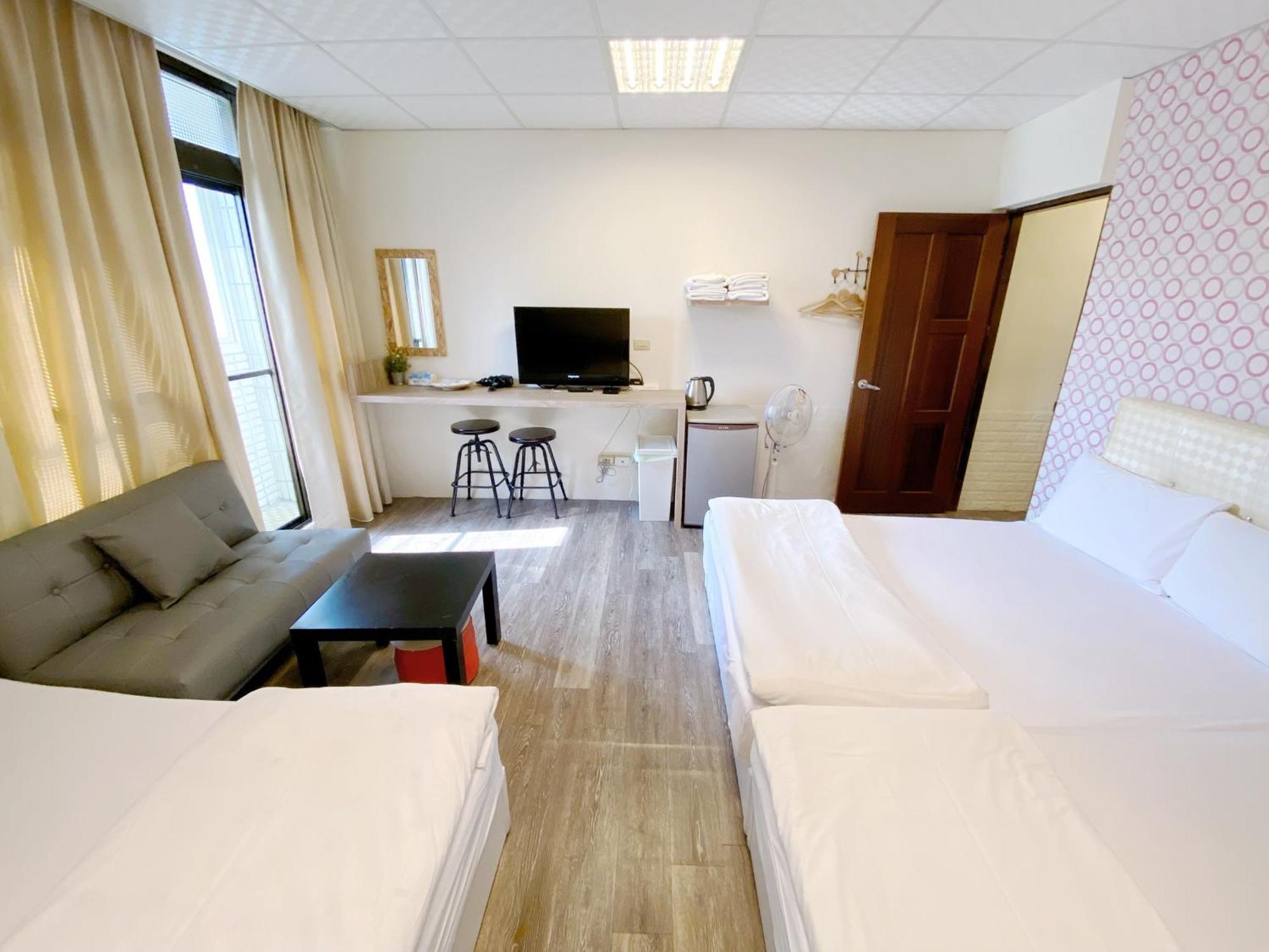 Fengjia Gift Box Homestay Taichung Bagian luar foto