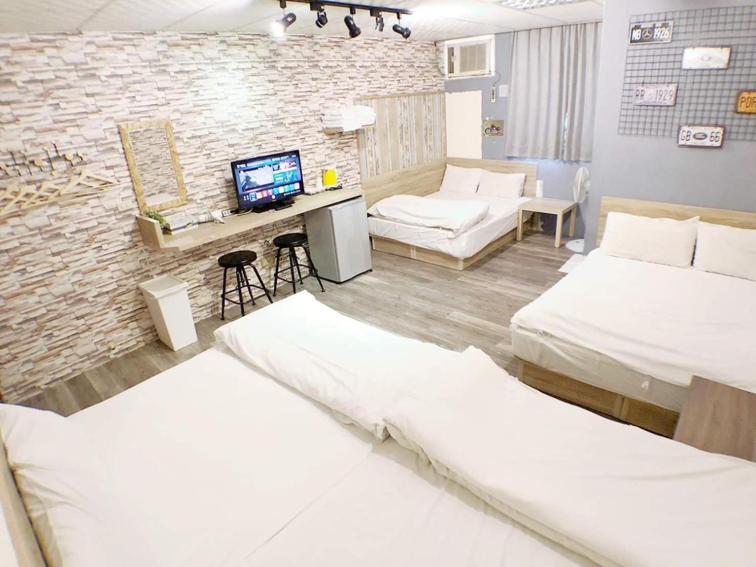 Fengjia Gift Box Homestay Taichung Bagian luar foto