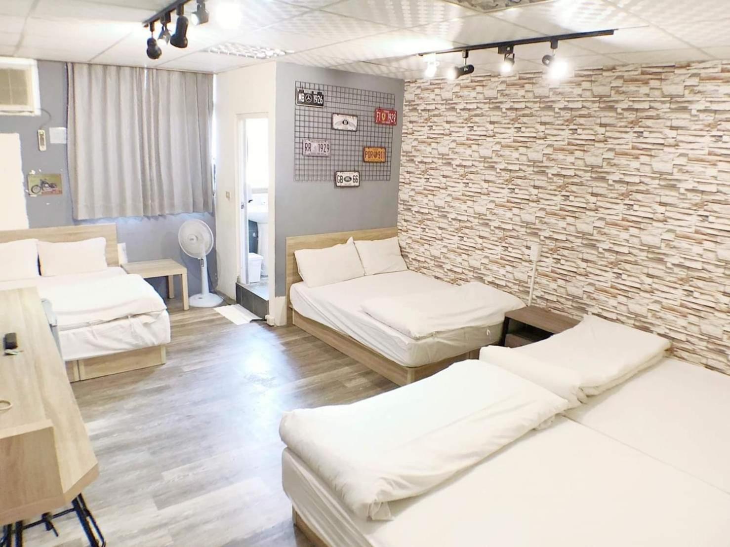 Fengjia Gift Box Homestay Taichung Bagian luar foto