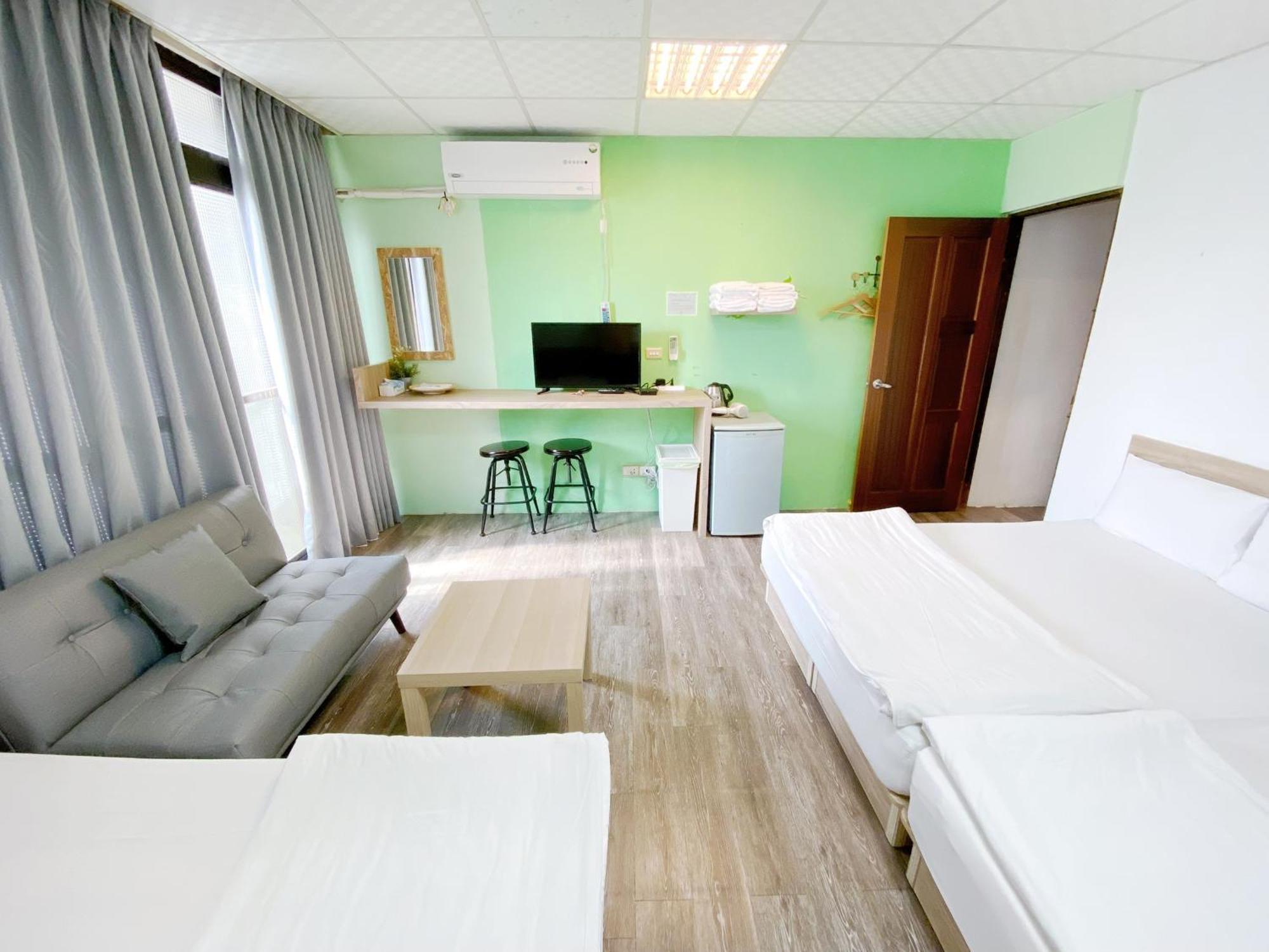 Fengjia Gift Box Homestay Taichung Bagian luar foto