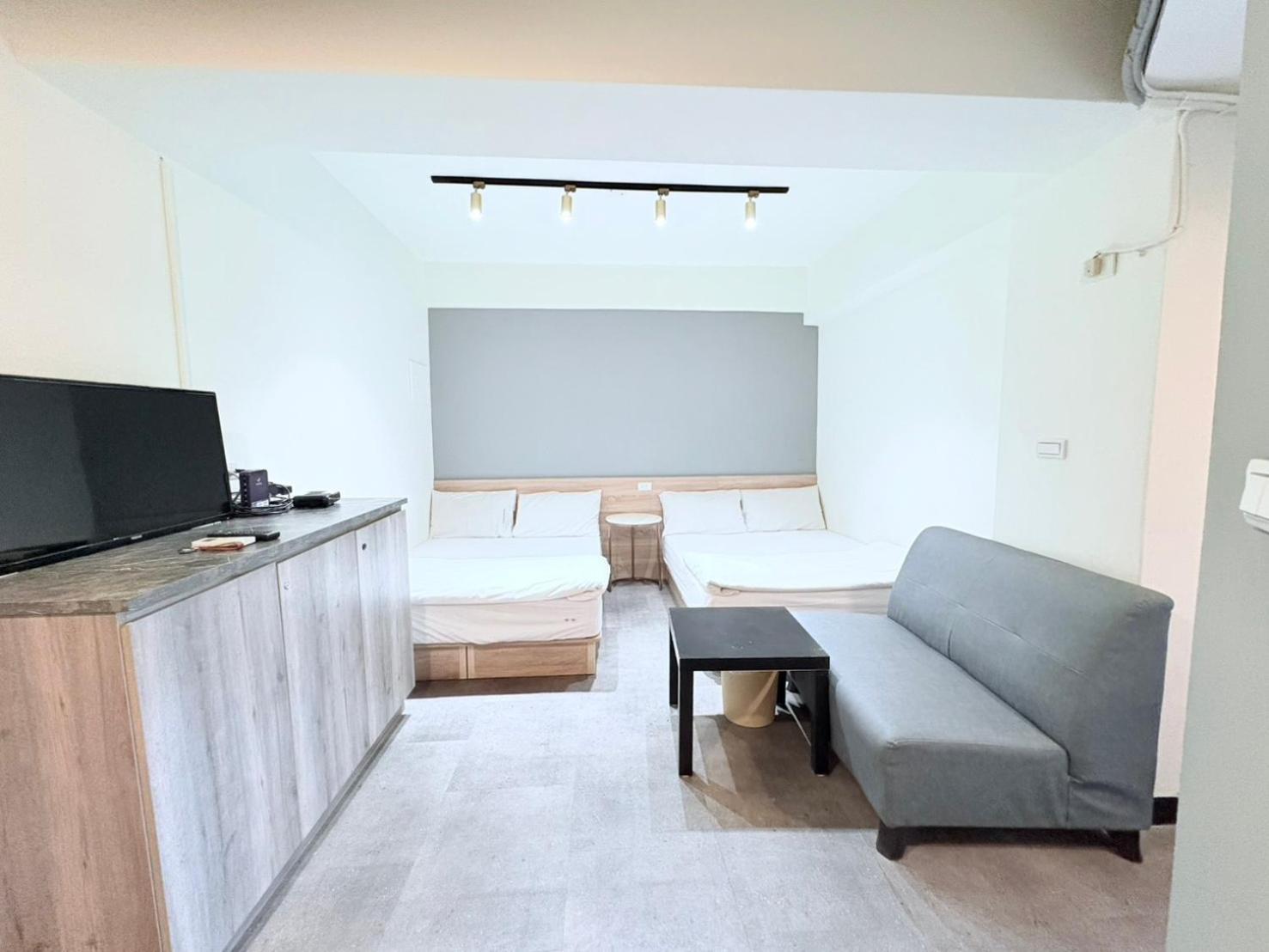 Fengjia Gift Box Homestay Taichung Bagian luar foto