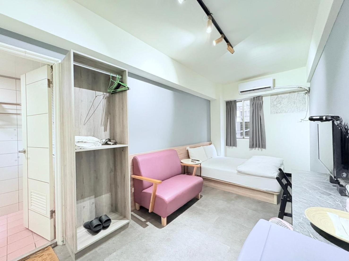 Fengjia Gift Box Homestay Taichung Bagian luar foto