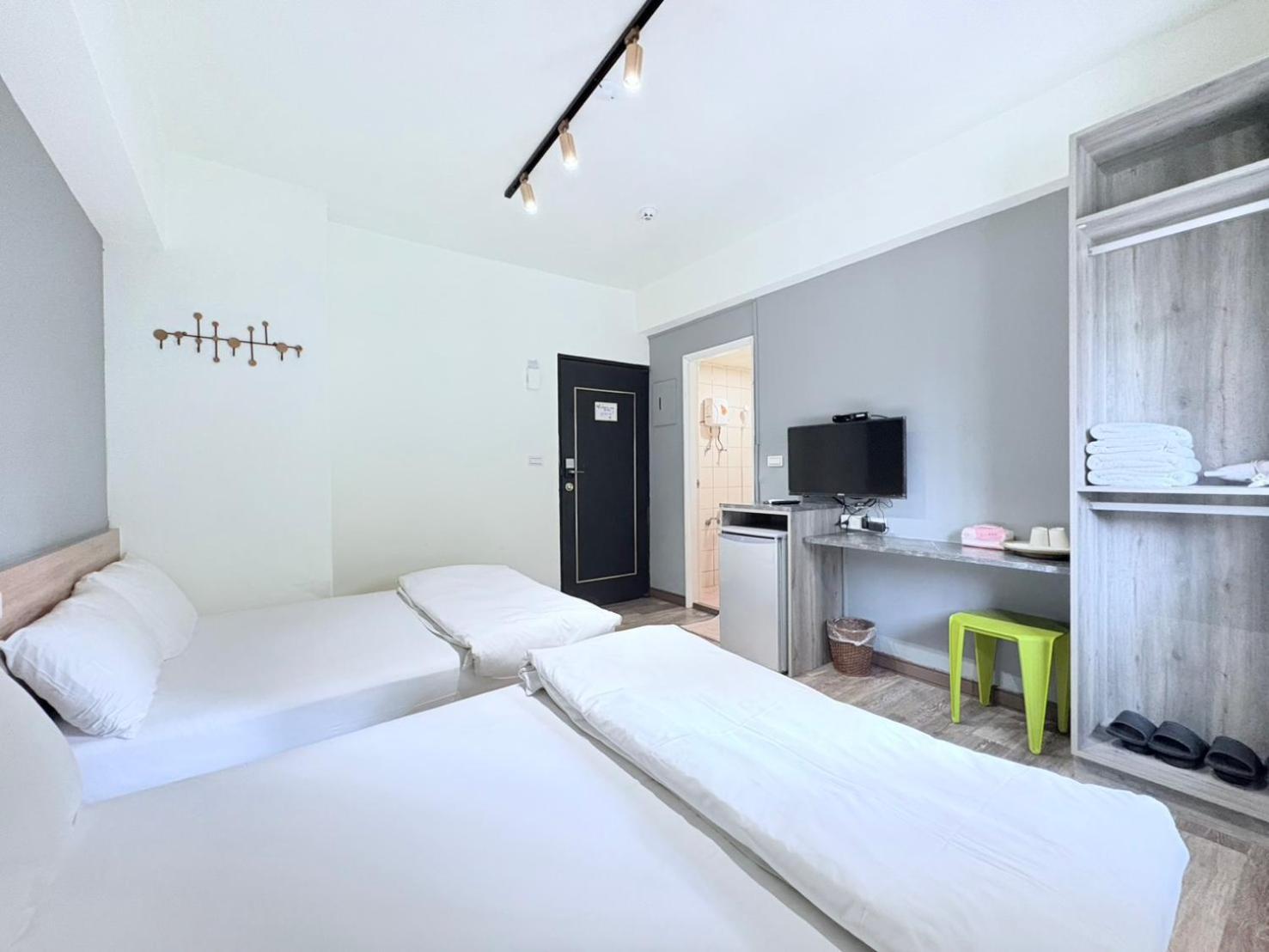 Fengjia Gift Box Homestay Taichung Bagian luar foto